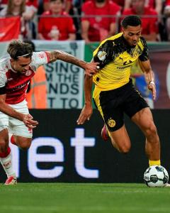 Borussia vence Essen e avança na Copa da Alemanha