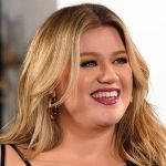 Equipe de Kelly Clarkson rebate acusações sobre ambiente tóxico de trabalho