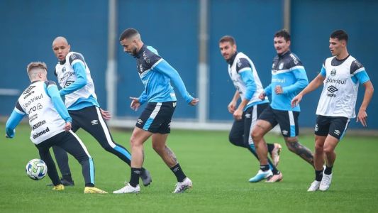 Kelvin Oliveira em treinamento no CT do Grêmio