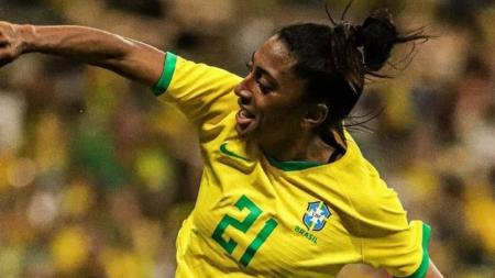 Kerolin sofreu lesão nos ligamentos do joelho