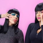 Influenciadoras são investigadas por racismo após darem banana e macaco de pelúcia para crianças no RJ