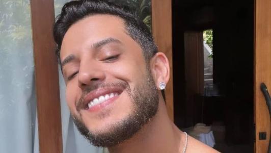 Kevi Jonny, cantor e compositor de 29 anos