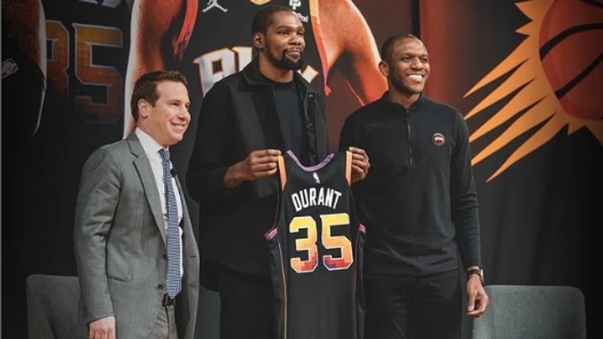Kevin Durant estreará nesta quarta-feira pelos Suns após longa ausência por lesão