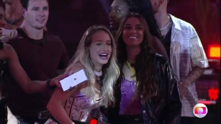 Key se aproximou de Bruna e a elogiou na festa