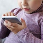 Oftalmologista alerta para excesso de tempo de tela durante às férias