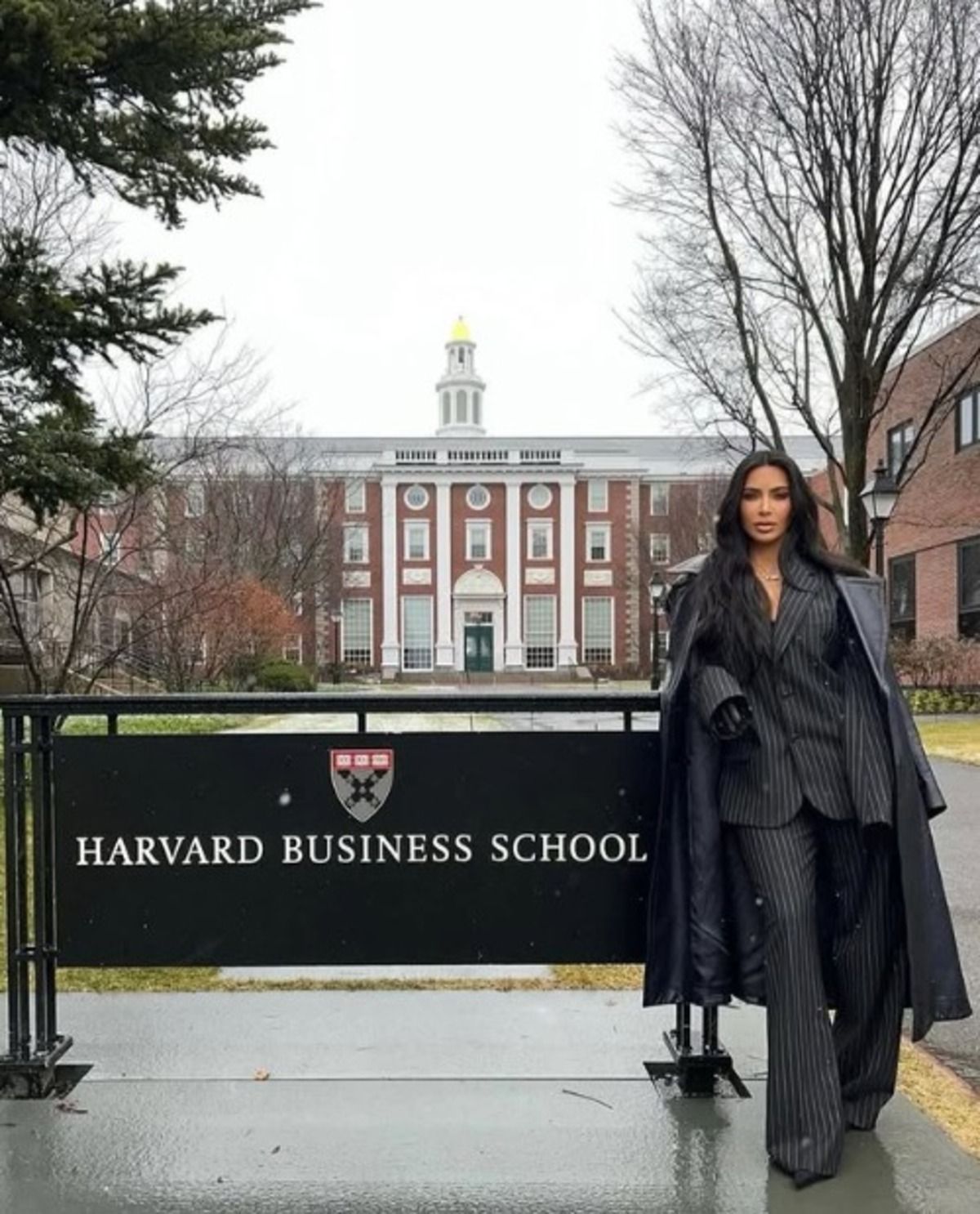 Bilionária, Kim Kardashian formou-se em Direito sem ir à universidade; entenda