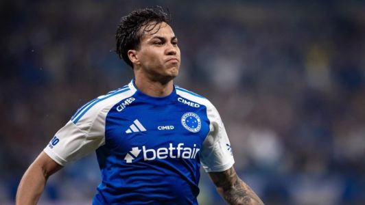Kaio Jorge comemora gol pelo Cruzeiro no Brasileirão 2025