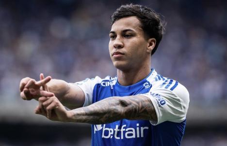 Kaio Jorge comemora gol em Cruzeiro 3 x 1 Vitória, pelo Brasileirão 2025