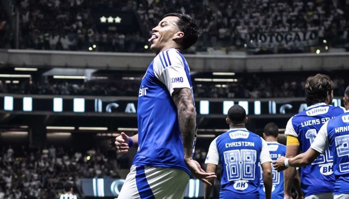 Kaio Jorge comemora gol do Cruzeiro sobre o Atlético na Copa do Brasil de 2025