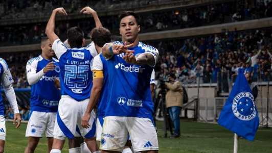 Kaio Jorge comemora gol na goleada do Cruzeiro por 4 a 1 sobre o Grêmio, pelo Campeonato Brasileiro de 2025