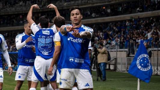 Kaio Jorge comemora gol na goleada do Cruzeiro por 4 a 1 sobre o Grêmio, pelo Campeonato Brasileiro de 2025