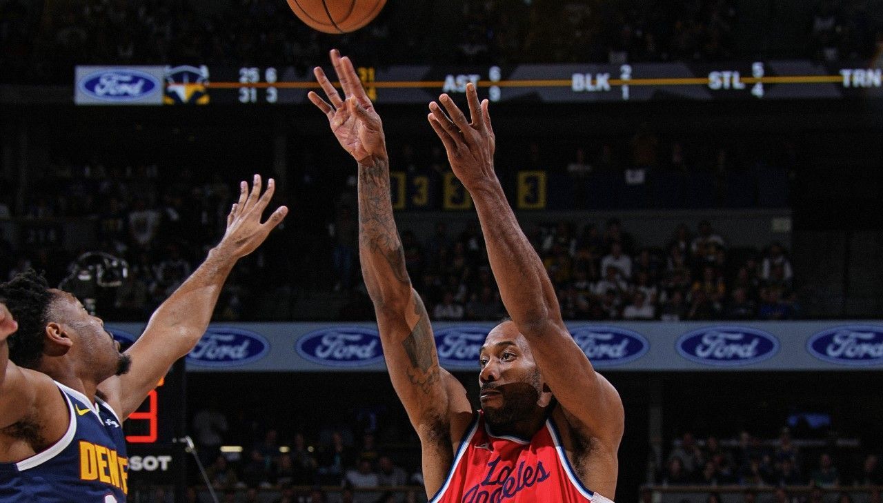 Clippers vencem Nuggets, ‘roubam’ mando e empatam série dos playoffs da NBA