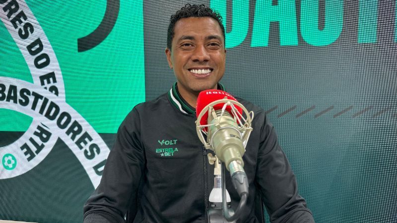 Pentacampeão mundial revela dia a dia no América e cita Ferguson e CR7