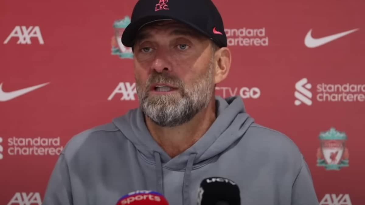 Klopp dispara contra torcida do Liverpool: 'Parem de cantar essa m* de música'