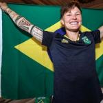 Porta-bandeira do Brasil venceu câncer antes de participar dos Jogos Olímpicos
