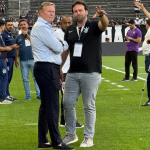 Técnico da Holanda vai à Arena para acompanhar jogo do Corinthians; confira