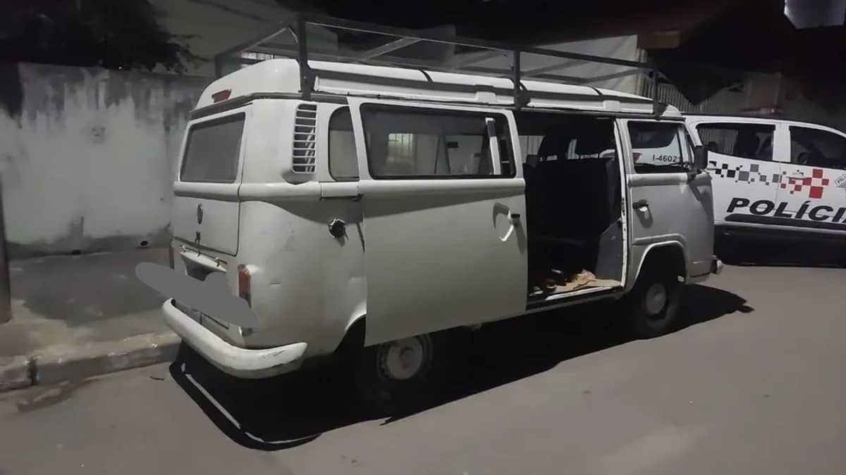 Três homens de Kombi são presos ao furtar cofre de banco, em SP 