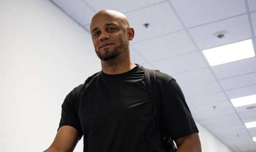 Vincent Kompany a caminho de jogo do Bayern de Munique-ALE na temporada 2024/2025