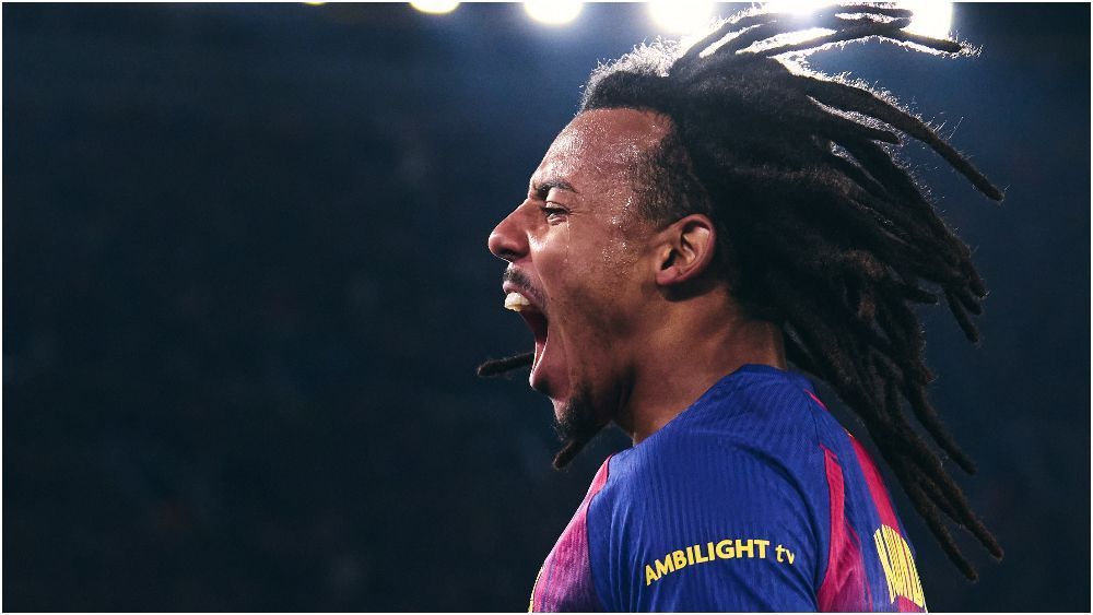 Defensor marca duas vezes, e Barcelona vence Frankfurt de virada pela Champions