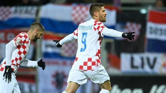 Kramaric marcou o segundo gol da Croácia em vitória sobre a Letônia