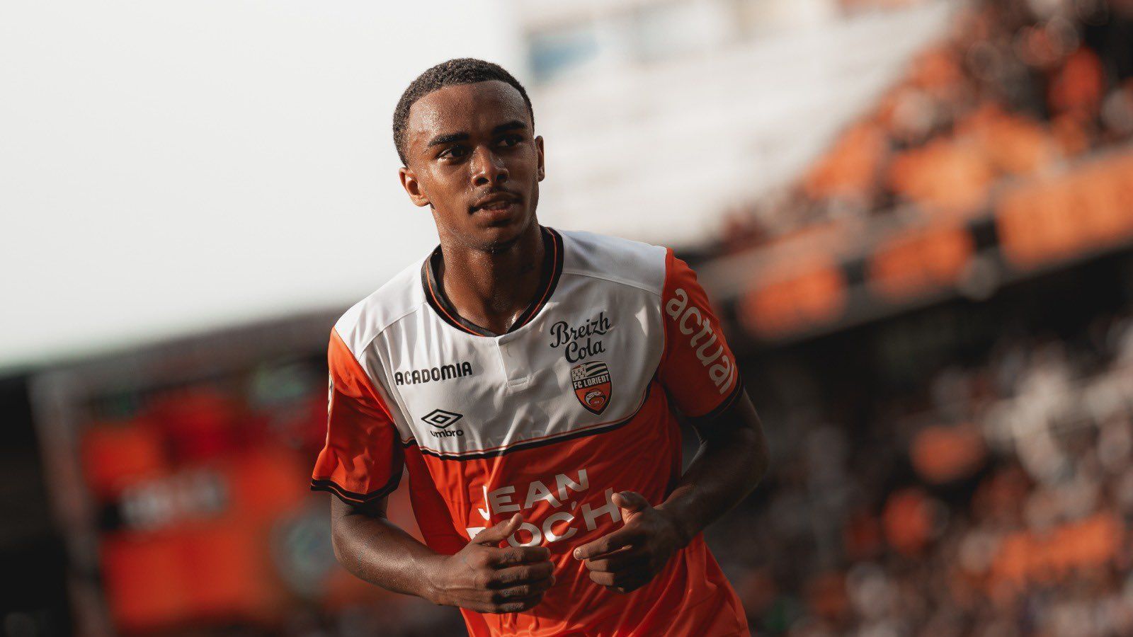 Botafogo disputa a contratação de joia francesa, diz portal inglês