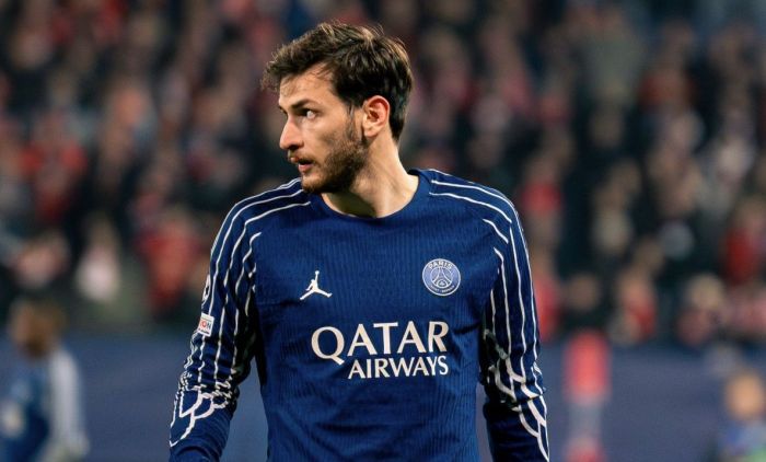 Khvicha Kvaratskhelia em ação pelo PSG na temporada 2024/2025