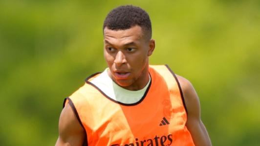Kylian Mbappé durante treino do Real Madrid para o Mundial de Clubes da Fifa