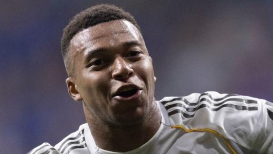 Mbappé comemora gol pelo Real Madrid em partida contra o Real Oviedo