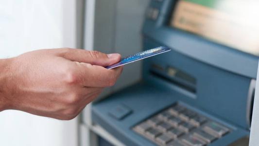 la foi contratada pelo banco em 1989 e exercia o cargo de gerente operacional com acesso ao cofre da agência