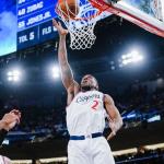 LeBron James tem duplo-duplo, mas Lakers perdem para os Clippers na NBA