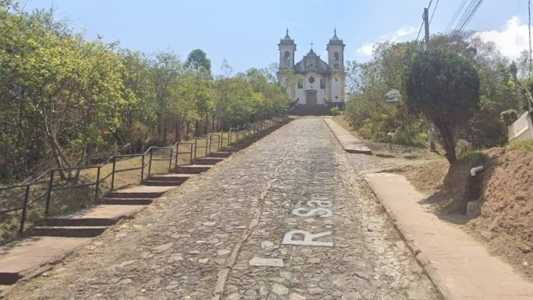 Ladeira de acesso à Igreja São Francisco de Paula