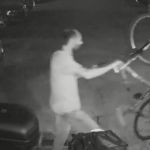 Vídeo: bicicleta é furtada de garagem de prédio de BH pela segunda vez 