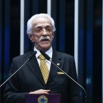 Aos 83 anos, Lael Varella toma posse como senador para mandato de 21 dias