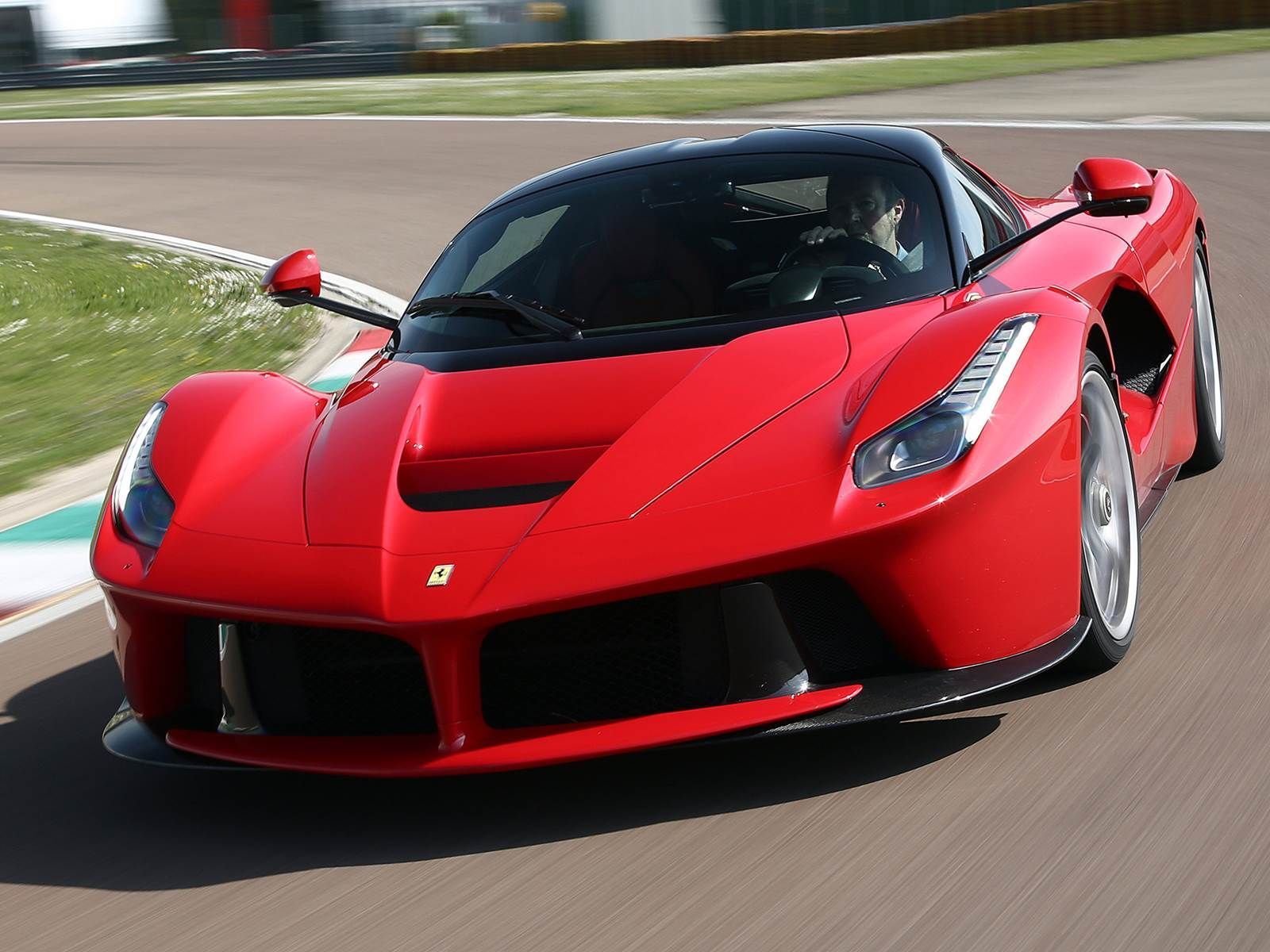 Ferrari registrada no DF tem o IPVA mais caro de 2026