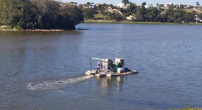 Limpeza na Lagoa da Pampulha