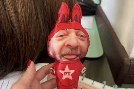 'Lalulu', boneco personalizado com o rosto do presidente Lula.
