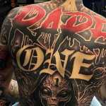 Estrela da NBA faz tatuagem 'gigante' com ajuda de seis tatuadores
