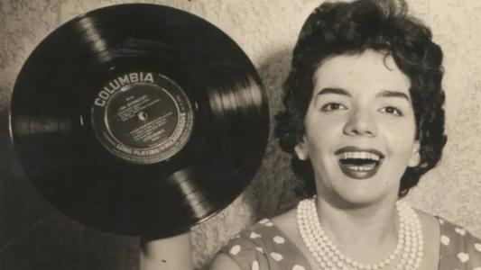 Lana Bittencourt, que morreu nesta segunda (28), aos 91 anos, lançou sucessos cantando em diversas línguas na música brasileira