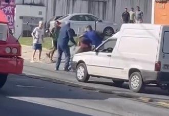 'Me feriu e foi embora', conta funcionário atingido com golpes de ‘lança’ em supermercado na Pampulha, em BH