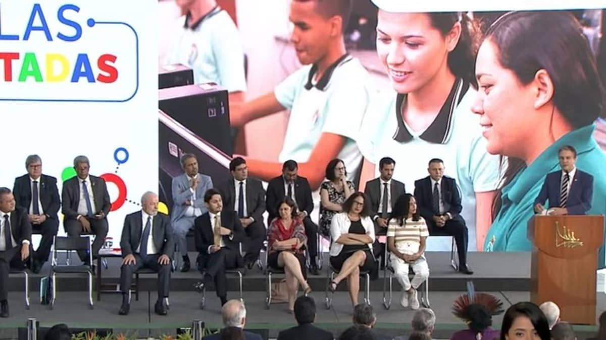 Governo federal lança 'Escolas Conectadas': meta é ter 138,8 mil escolas públicas com internet de qualidade até 2026