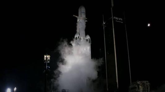 Lançamento do maior satélite de comunicações do mundo é abortado nos EUA.