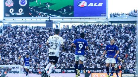 Lance envolvendo Fagner e Bruno Rodrigues foi alvo de críticas após a partida