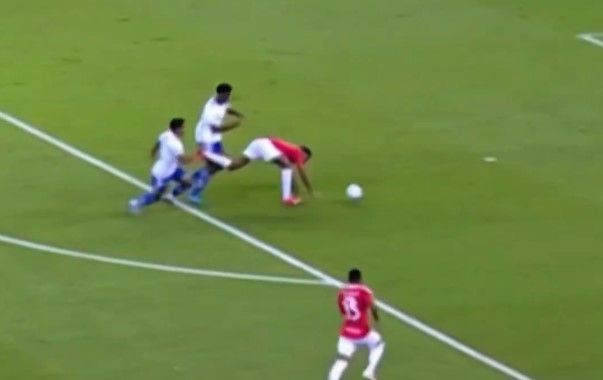 Comentarista de arbitragem critica VAR em expulsão de Jonathan Jesus: 'Não analisa a falta'