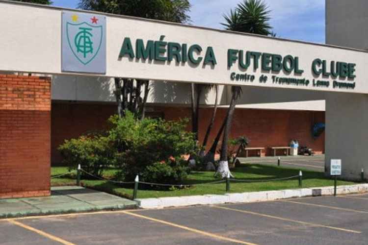 Atacante do Cruzeiro treina no América antes de ser anunciado por rival