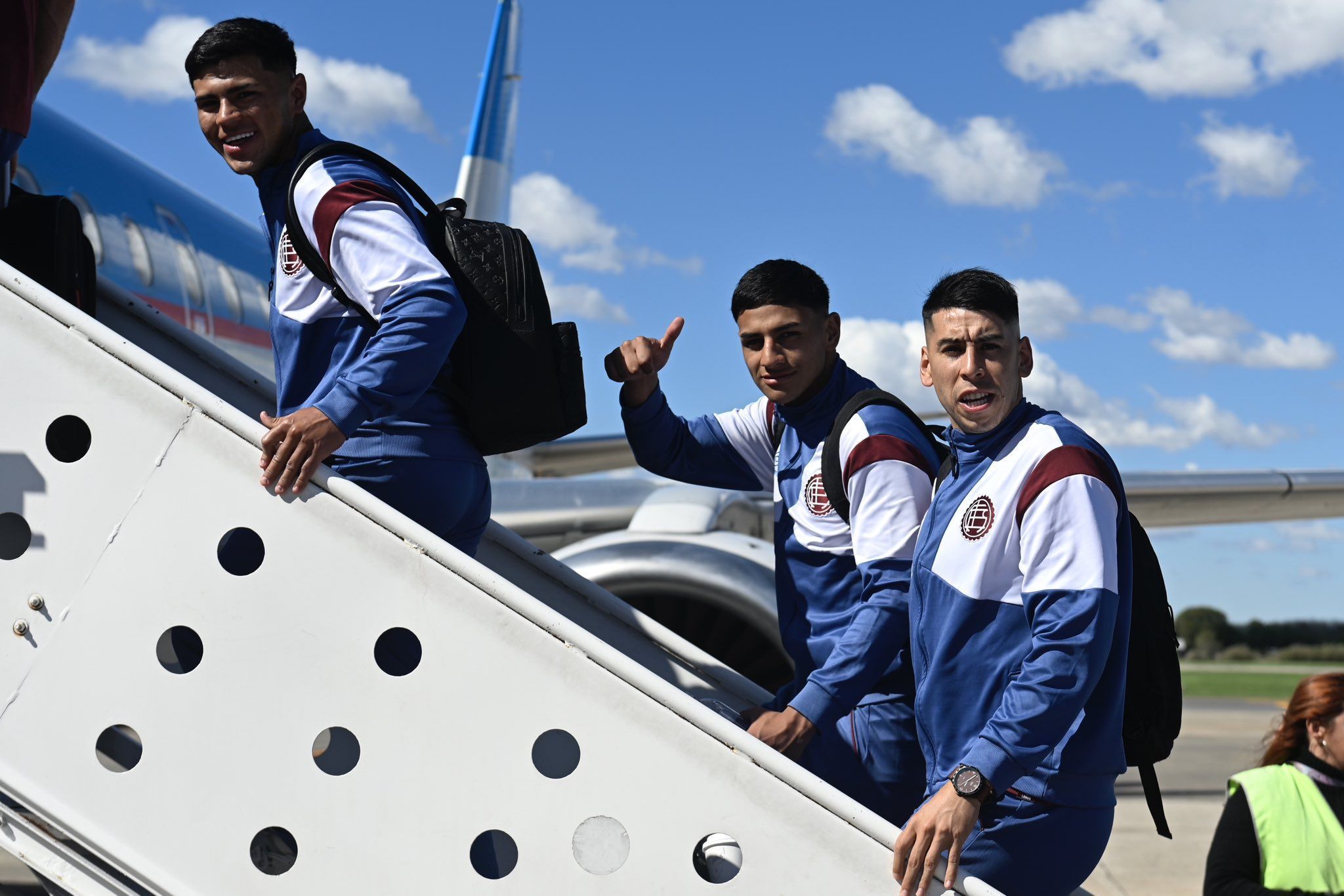 Lanús embarca com três reforços para decisão contra o Fluminense; veja lista