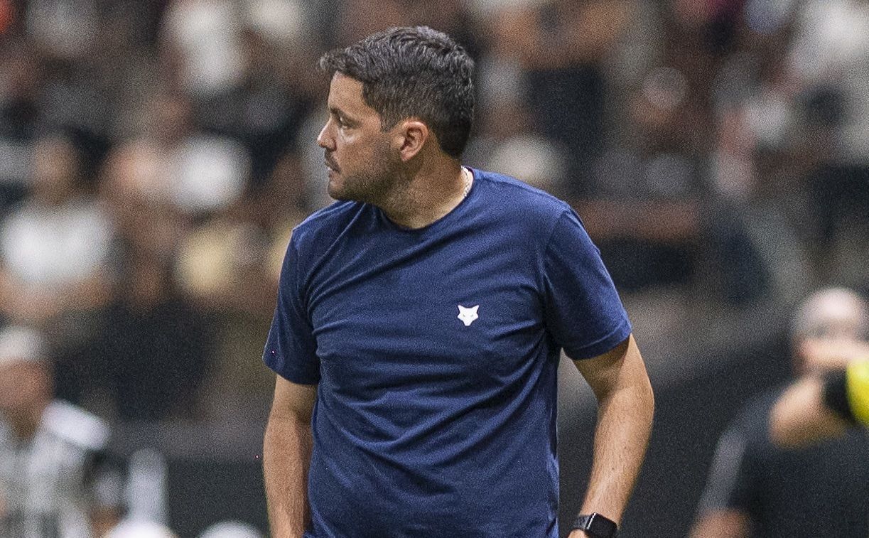 Escalação do Cruzeiro: Larcamón surpreende e define time com Neris e Machado para final