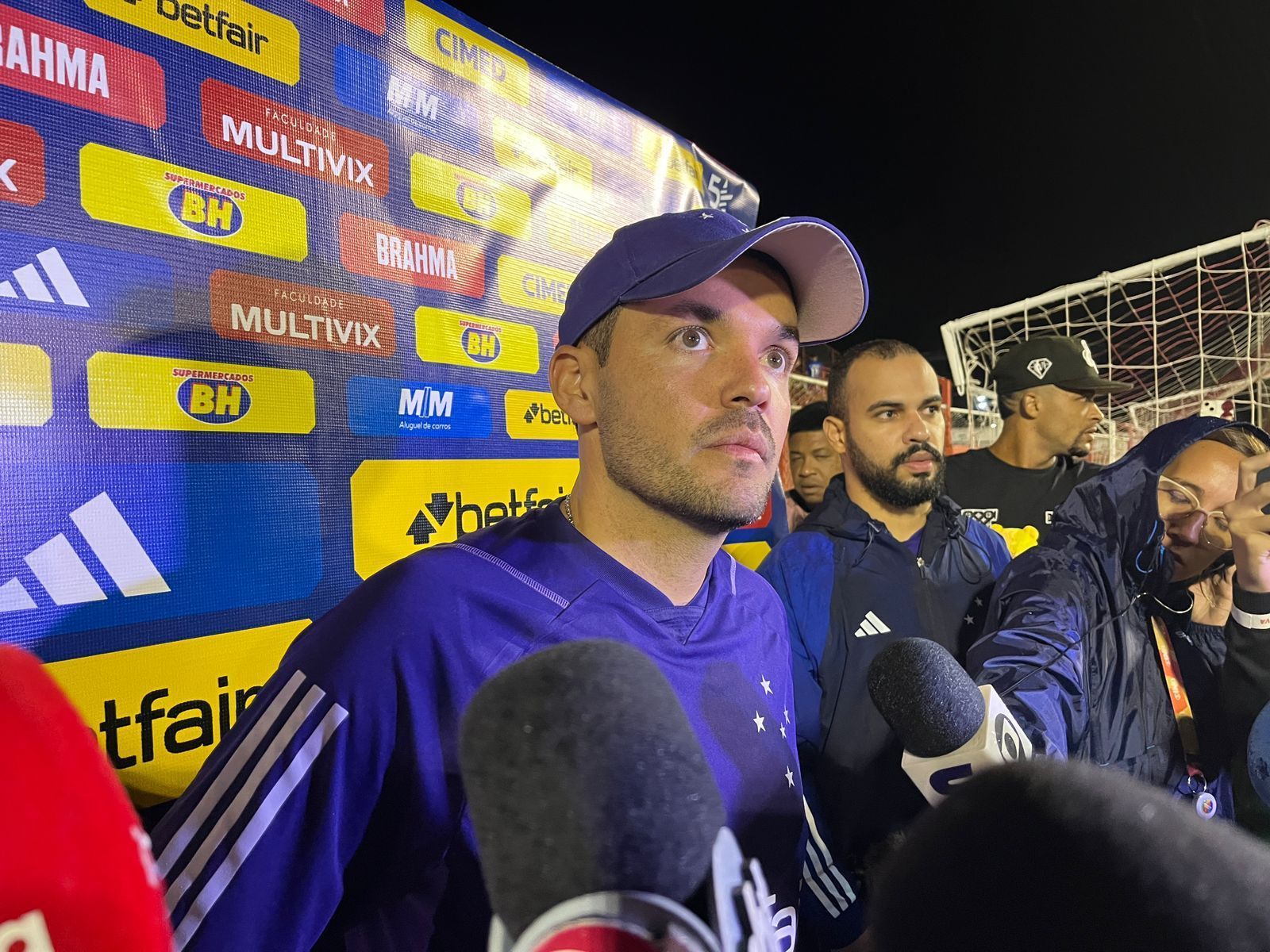 Larcamón avalia estreia pelo Cruzeiro e explica 'período de diagnóstico'