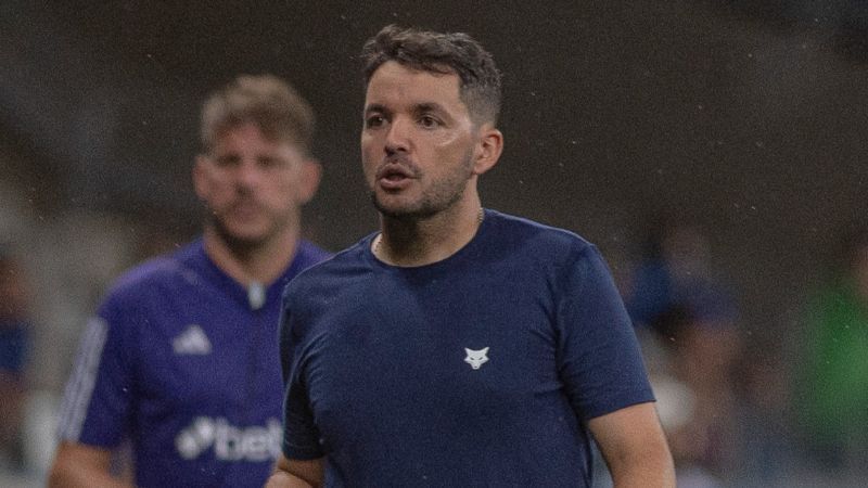 Larcamón diz o que Cruzeiro precisa melhorar após derrota e comenta confusão contra o América