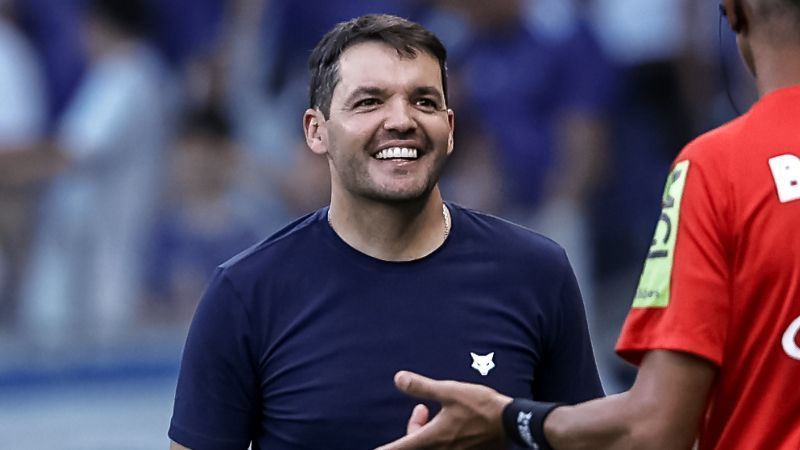 No Cruzeiro, Larcamón busca melhor início de trabalho na carreira