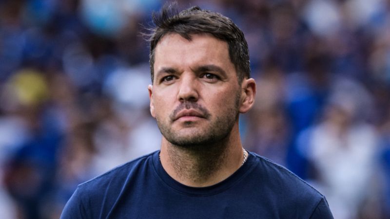 Cruzeiro demite técnico Nicolás Larcamón após vice do Mineiro
